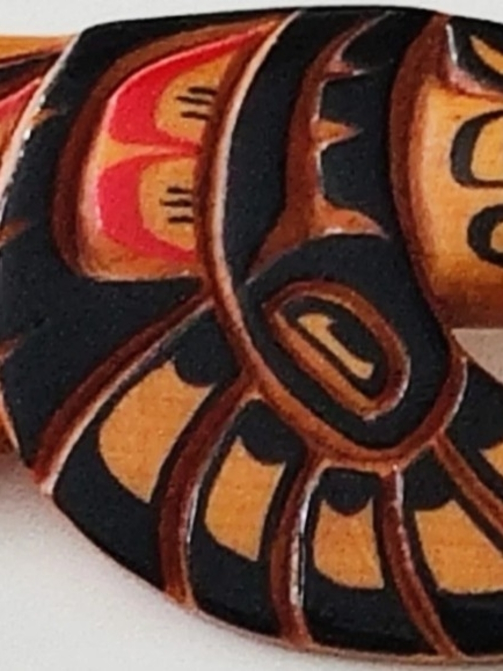 Vintage Canadian Indigenous Art Brooch Hand-carved Cedar ca. 1989.... - Picture 7 of 12